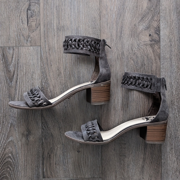 Fergalicious Grey Sandal, Size 6 - Picture 2 of 3